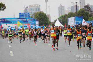 衡陽(yáng)首屆國(guó)際馬拉松賽今日開跑 1.5萬名國(guó)內(nèi)外健將參賽