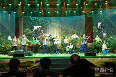 “壽岳茶歌”非遺晚會(huì)在南岳區(qū)坤道學(xué)院禮堂啟幕