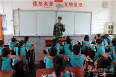 貴州晴隆：武警戰(zhàn)士陪同學(xué)生過別樣“兒童節(jié)”