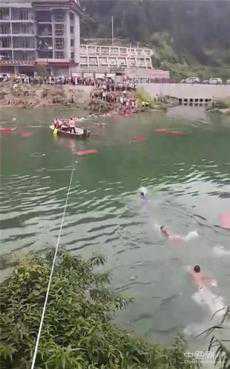 快訊！湖南龍山縣龍舟賽一艘龍舟尾部發(fā)生碰撞 致2人遇難