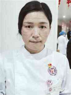 最美的臉！二孩媽媽“貼身”守護(hù)高度疑似危重患者10小時