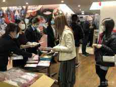 旅行社免費(fèi)派1800個 四分鐘火速派完