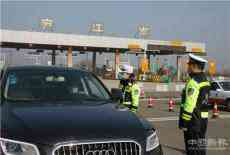 警察伉儷?“抗疫”一線迎來錫婚日