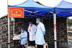 黨徽，在抗疫一線閃爍