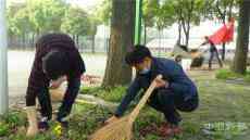 抗疫情，迎開學(xué)，湖南沅江三中開展校園衛(wèi)生清掃主題黨日