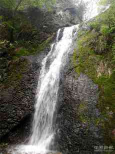 雨季湯池，瀑落情長（唐海林/文）