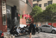 “疫魔”還未遠去，醫(yī)院怎能狠心辭退醫(yī)護人員！