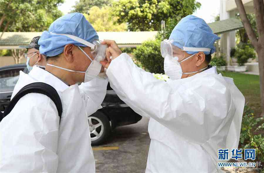 (國(guó)際疫情·圖文互動(dòng))(3)通訊:幫助“巴鐵”渡過(guò)疫情難關(guān)——記解放軍抗疫專(zhuān)家組在巴戰(zhàn)“疫”