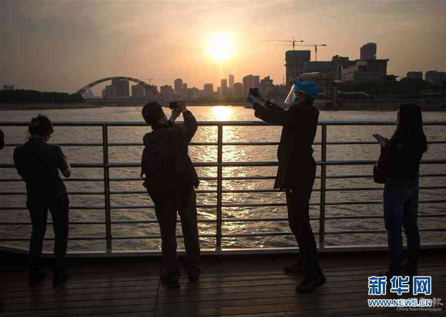 (在習近平新時代中國特色社會主義思想指引下——新時代新作為新篇章·習近平總書記關(guān)切事·圖文互動)(9)疫情防控不減壓 復工復產(chǎn)正加速——武漢“解封”滿月觀察