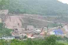 貴州銅仁：距離村莊只有數(shù)百米 這樣的砂石場該不該批？