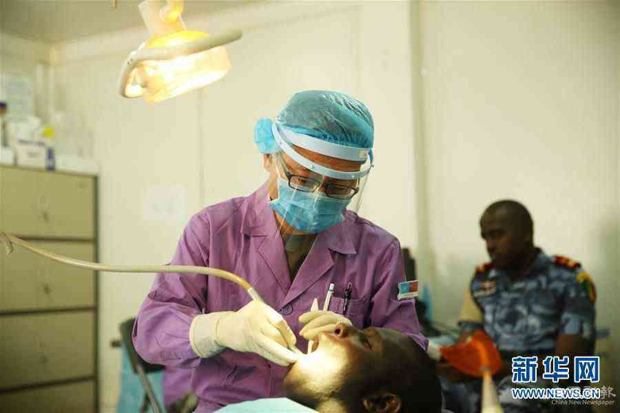 (新華全媒頭條·圖文互動(dòng))(12)崢嶸歲月30年 中國(guó)藍(lán)盔衛(wèi)和平