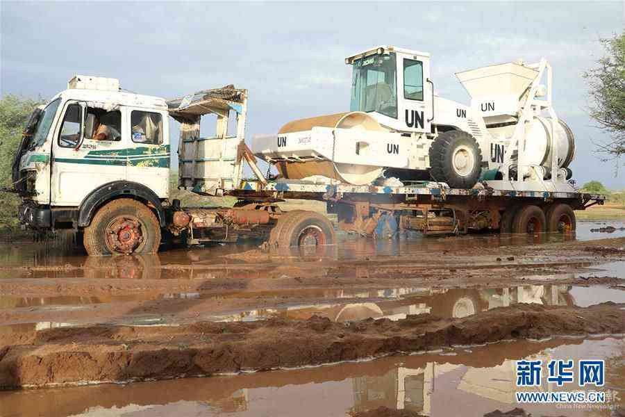 (新華全媒頭條·圖文互動(dòng))(7)崢嶸歲月30年 中國(guó)藍(lán)盔衛(wèi)和平