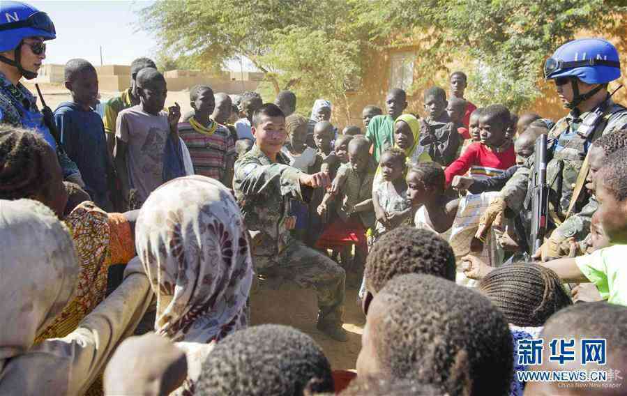 (新華全媒頭條·圖文互動(dòng))(14)崢嶸歲月30年 中國(guó)藍(lán)盔衛(wèi)和平