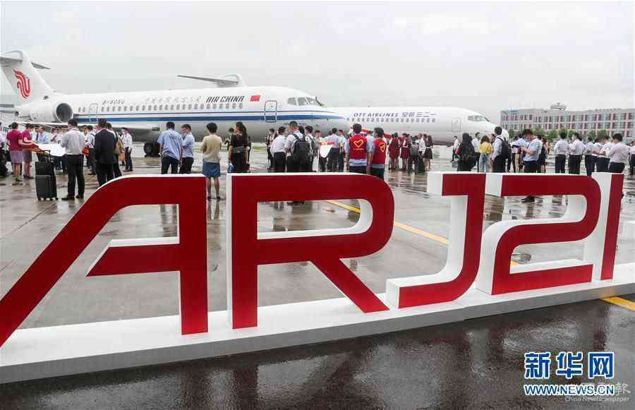 （經(jīng)濟(jì)）（1）國(guó)產(chǎn)新支線客機(jī)ARJ21進(jìn)入我國(guó)主流航空市場(chǎng)