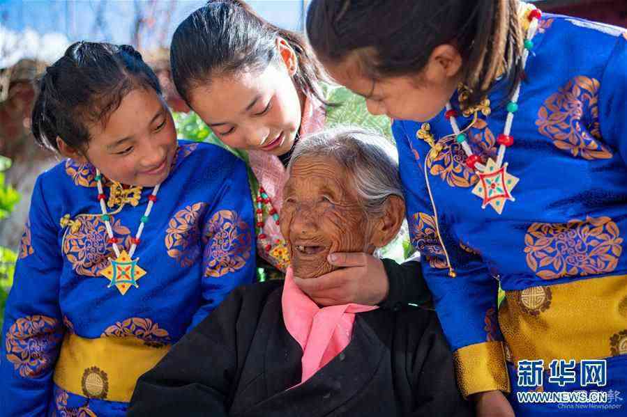 （新華全媒頭條·圖文互動(dòng)）（8）闊步走在新時(shí)代康莊大道上——以習(xí)近平同志為核心的黨中央關(guān)心西藏工作紀(jì)實(shí)