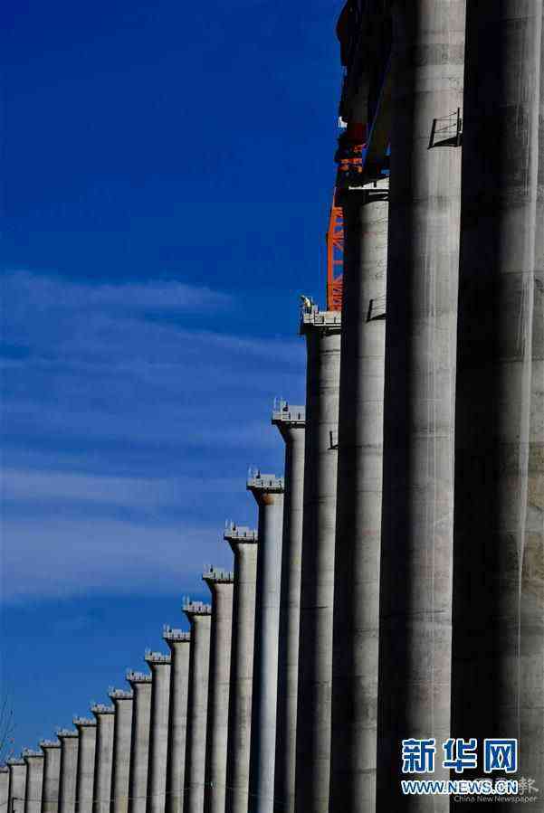 （新華全媒頭條·圖文互動(dòng)）（11）闊步走在新時(shí)代康莊大道上——以習(xí)近平同志為核心的黨中央關(guān)心西藏工作紀(jì)實(shí)