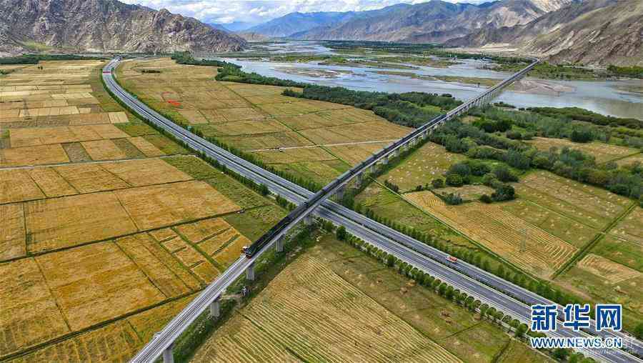 （新華全媒頭條·圖文互動(dòng)）（1）闊步走在新時(shí)代康莊大道上——以習(xí)近平同志為核心的黨中央關(guān)心西藏工作紀(jì)實(shí)