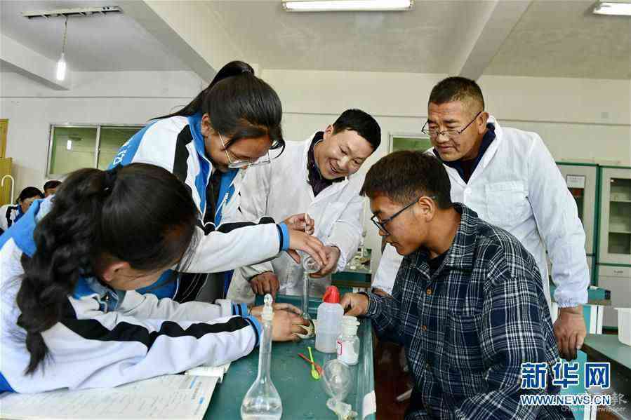 （新華全媒頭條·圖文互動(dòng)）（4）闊步走在新時(shí)代康莊大道上——以習(xí)近平同志為核心的黨中央關(guān)心西藏工作紀(jì)實(shí)