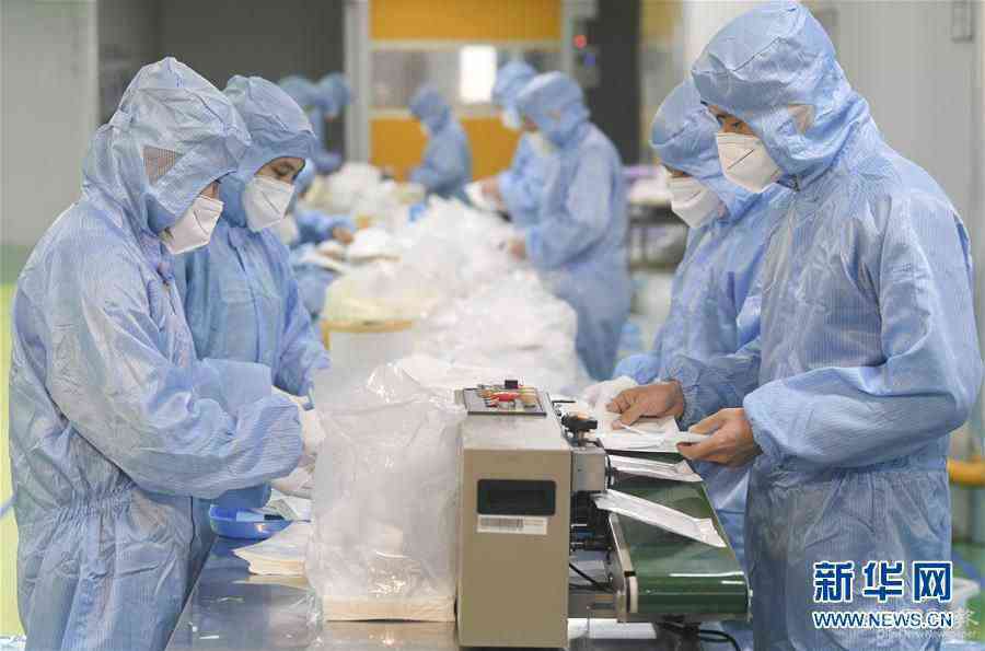 (新華全媒頭條·圖文互動)(15)同舟共濟戰(zhàn)“疫”記——中國抗擊新冠肺炎疫情全紀(jì)實