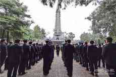 武警黔西南支隊官兵赴革命烈士陵園舉行公祭日活動