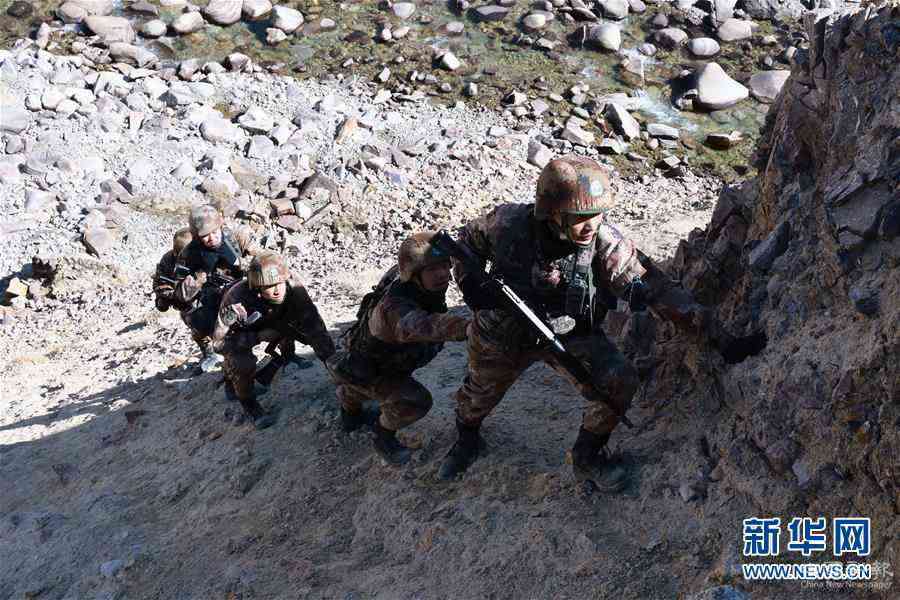 (圖文互動(dòng))(4)解放軍邊海防部隊(duì)“雙節(jié)”期間堅(jiān)守祖國(guó)邊疆