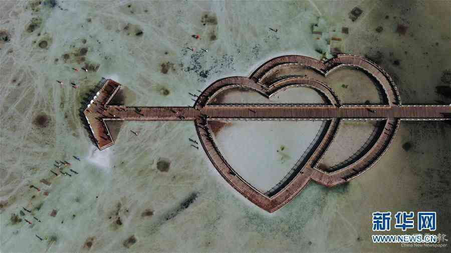 （坐著高鐵看中國(guó)）（12）青藏鐵路串起高原旅游“珍珠鏈”