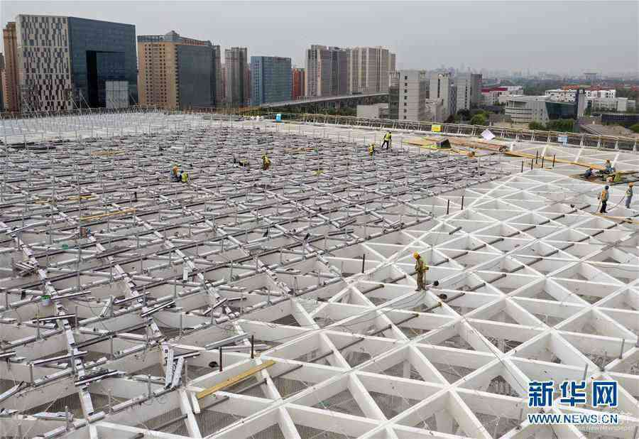 （社會）（1）堅(jiān)守崗位過假期