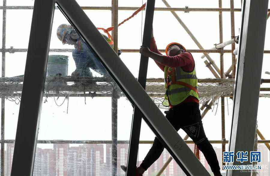 （社會）（4）堅(jiān)守崗位過假期