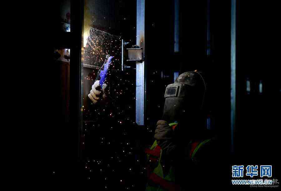 （社會）（6）堅(jiān)守崗位過假期