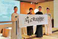 堅(jiān)持“九二共識(shí)” 推動(dòng)兩岸和平