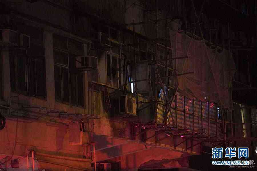 (港澳臺·圖文互動)(2)香港九龍一居民樓發(fā)生火災導致至少7人死亡