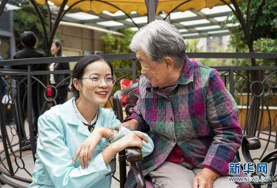 （新華全媒頭條·五中全會精神在基層·圖文互動）（3）奮發(fā)新青年　逐夢新征程——各地青年學(xué)習(xí)貫徹落實五中全會精神觀察