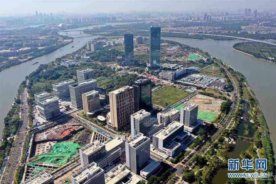 （新華全媒頭條·五中全會精神在基層·圖文互動）（7）奮發(fā)新青年　逐夢新征程——各地青年學(xué)習(xí)貫徹落實五中全會精神觀察