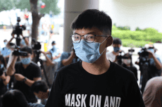亂港違法行徑累及家人？黃之鋒父母兄弟已遠赴澳洲