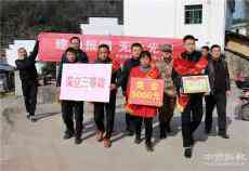 安徽休寧縣：喜報送進(jìn)光榮門