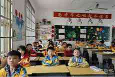 新田縣龍泉一小學開展“美麗班級”教室布置評比活動