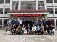 春暖花艷花競開，送培情真情亦深