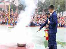 念好五字要訣? ?爭(zhēng)創(chuàng)平安校園