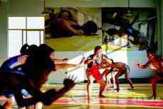 “摔”出一片天，鄉(xiāng)村“摔跤校長”帶山里孩子成功逆襲