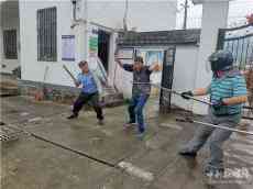 休寧縣藍(lán)田小學(xué)開展反恐防暴演練活動
