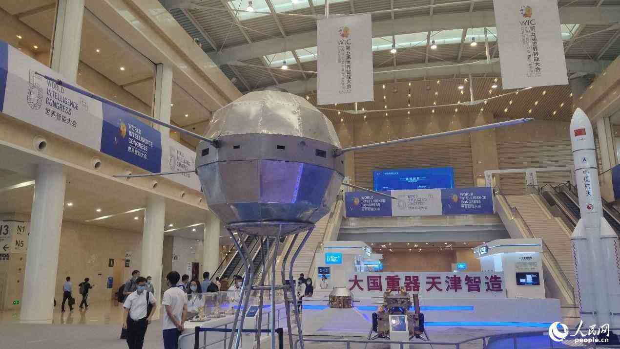 東方紅一號（備用星實物）。人民網(wǎng)記者 畢磊攝