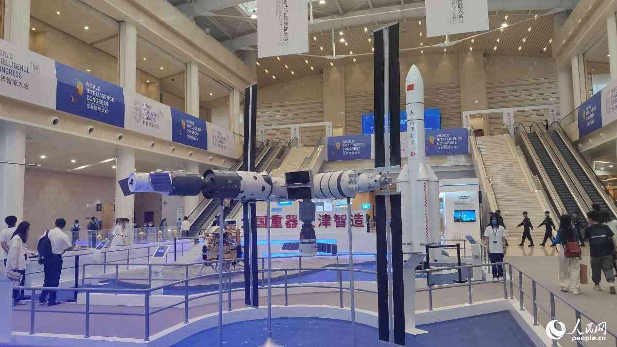 中國空間站模型（比例為1：10）。人民網(wǎng)記者 畢磊攝