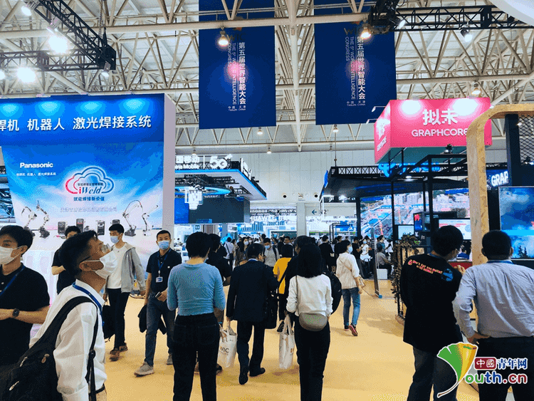 220多家企業(yè)機(jī)構(gòu)亮相世界智能大會(huì)智能科技展，引市民參觀