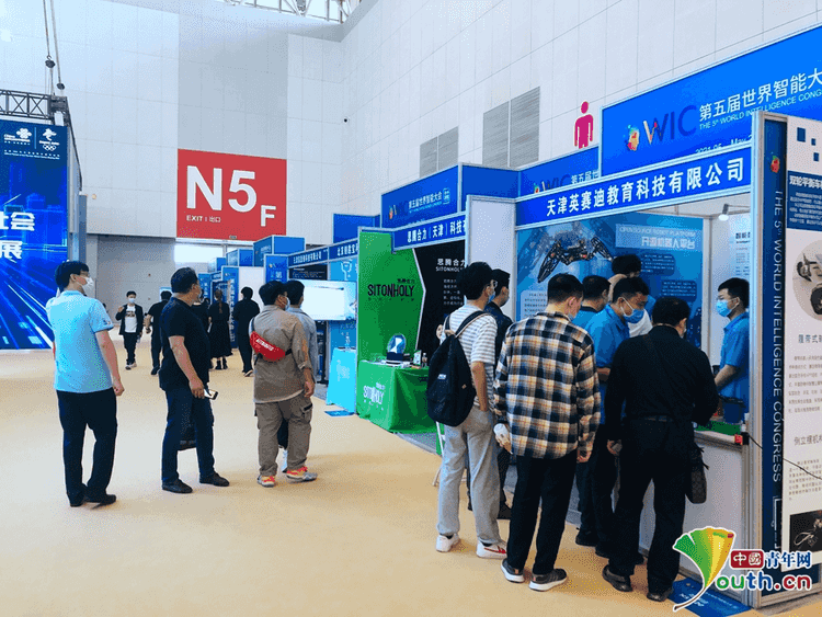 220多家企業(yè)機(jī)構(gòu)亮相世界智能大會(huì)智能科技展，引市民參觀