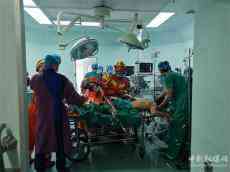 長沙：民工高空墜落鋼筋洞穿身體 醫(yī)院生死營救創(chuàng)生命奇跡