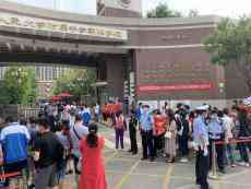 2021全國高考開啟 ，考生陸續(xù)進(jìn)場