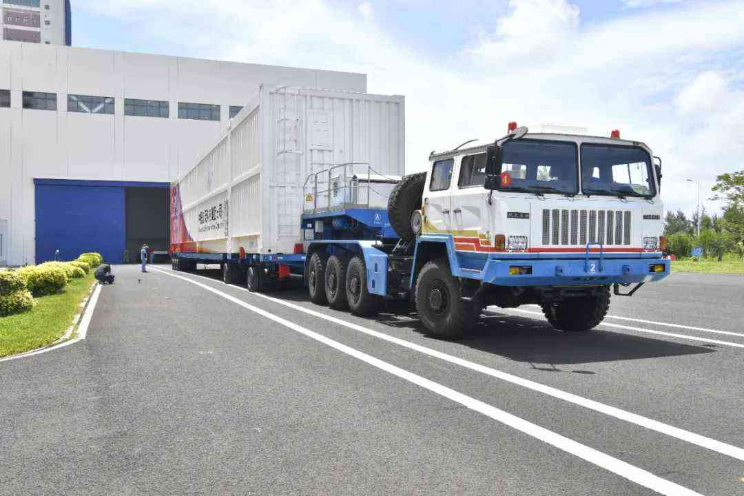 長征七號遙四運載火箭運抵文昌航天發(fā)射場。肖宇坤攝