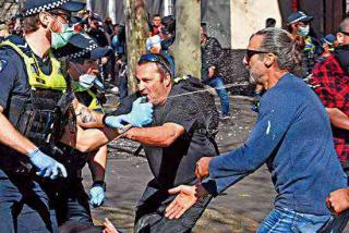 爆發(fā)20年來最暴力示威 墨爾本超200人被捕