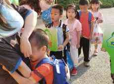 北京：萌娃迎開(kāi)學(xué)