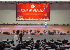 湖北荊門市東寶區(qū)長(zhǎng)寧實(shí)驗(yàn)學(xué)校舉行首屆學(xué)生開學(xué)典禮